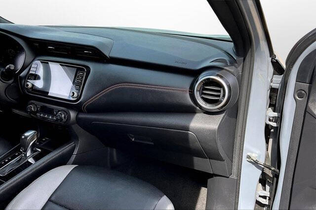 2021 Nissan Kicks SR