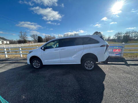 2025 Toyota Sienna LE 8-Passenger
