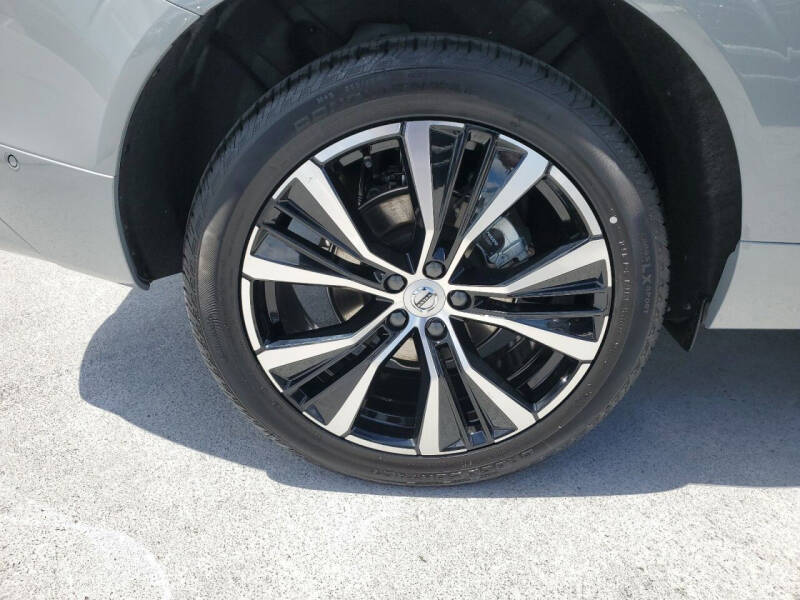 2024 Volvo XC60 B5 Plus Dark Theme