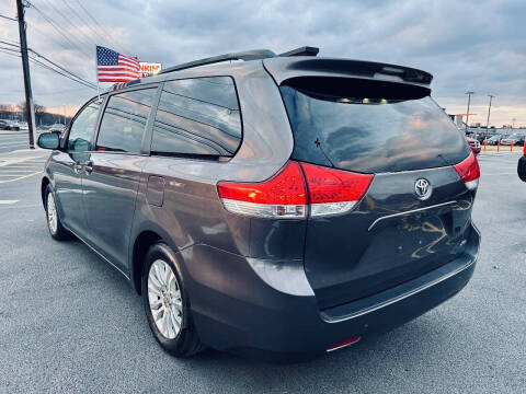 2013 Toyota Sienna XLE Mobility 7-Passenger
