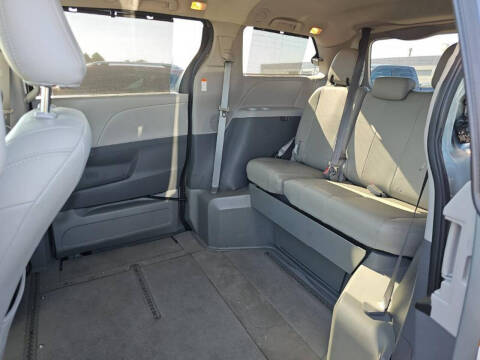 2020 Toyota Sienna LE Mobility 7-Passenger