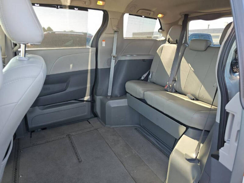 2020 Toyota Sienna LE Mobility 7-Passenger