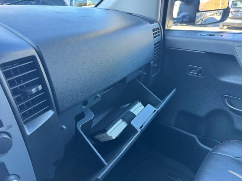 2012 Nissan Titan SV