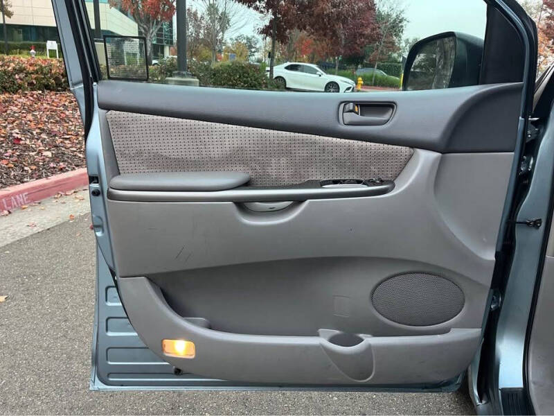 2006 Toyota Sienna LE 8 Passenger