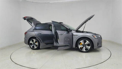 2022 Audi e-tron quattro Premium Plus