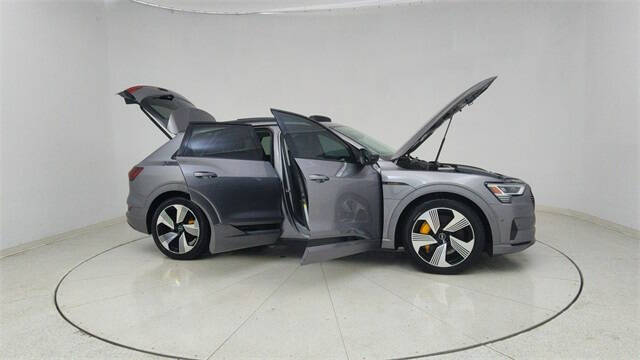 2022 Audi e-tron quattro Premium Plus