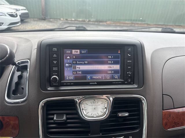 2013 Chrysler Town and Country Touring