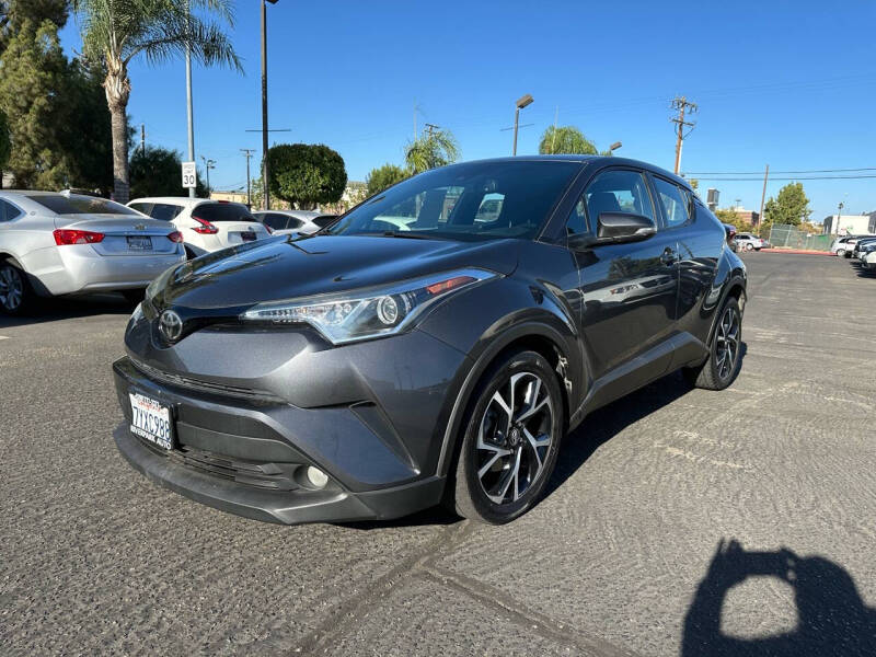 2018 Toyota C-HR XLE Premium photo 3