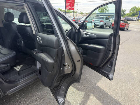 2017 Nissan Pathfinder SL