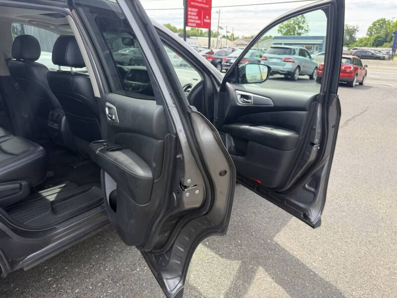 2017 Nissan Pathfinder SL