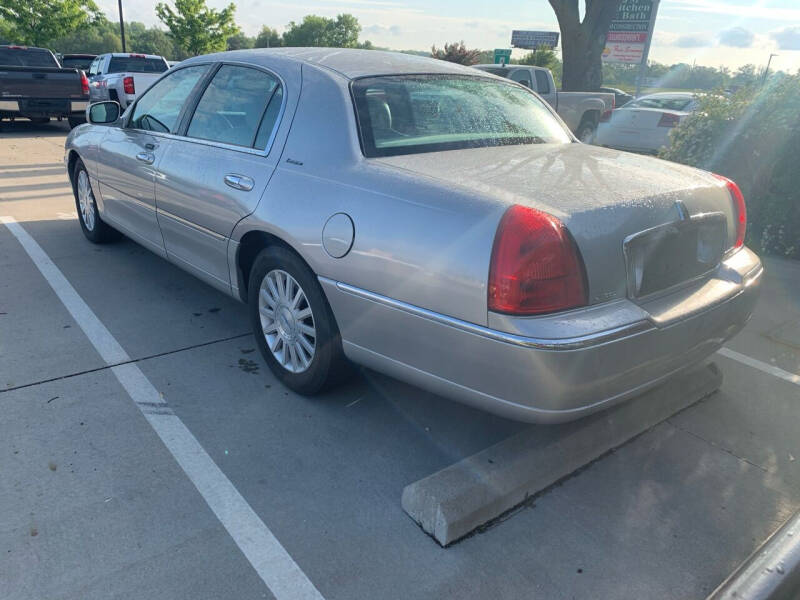 2003 Lincoln Town Car Executive