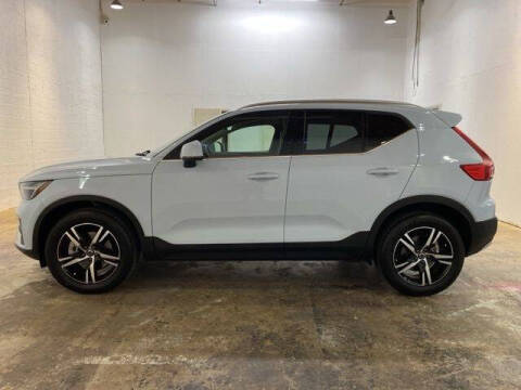 2025 Volvo XC40 B5 Core Bright Theme