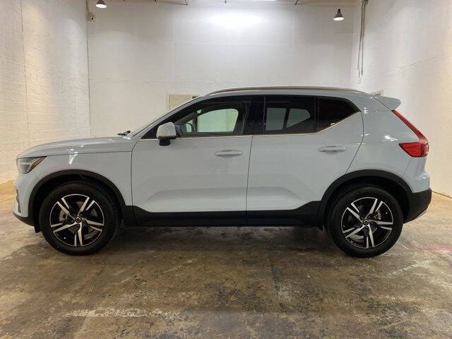 2025 Volvo XC40 B5 Core Bright Theme