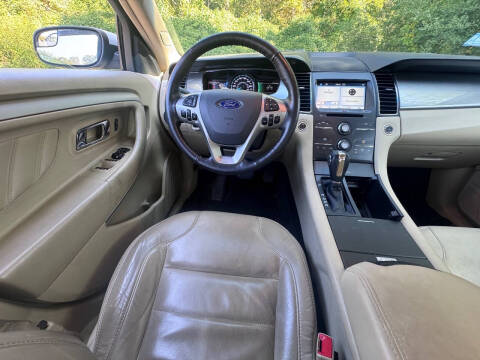 2017 Ford Taurus SEL