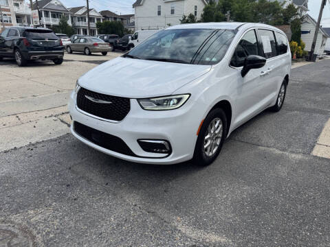 2025 Chrysler Pacifica Select