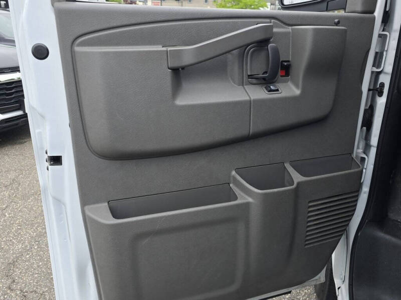 2023 GMC Savana 2500