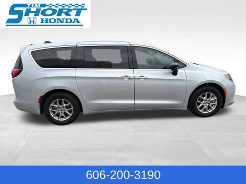 2024 Chrysler Voyager LX