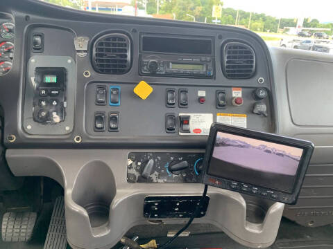 2015 Freightliner M2 106