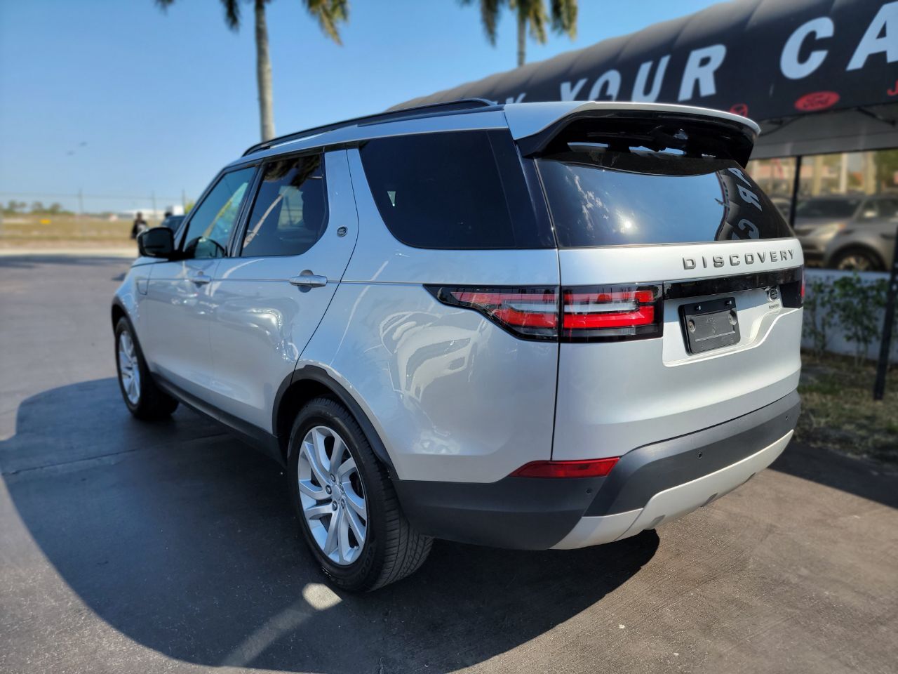 2017 Land Rover Discovery  - $29,900