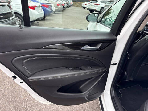 2018 Buick Regal Sportback Essence