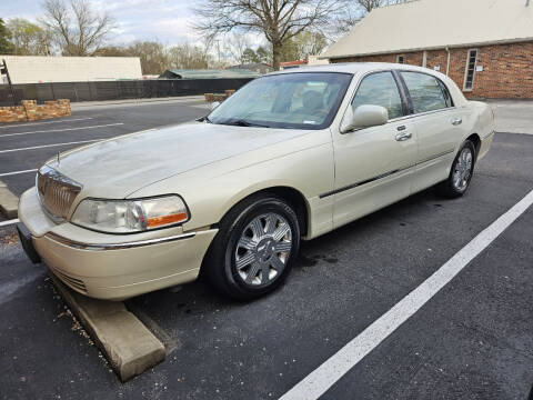 2004 Lincoln Town Car for sale at Southeast Classics LLC in Decatur AL