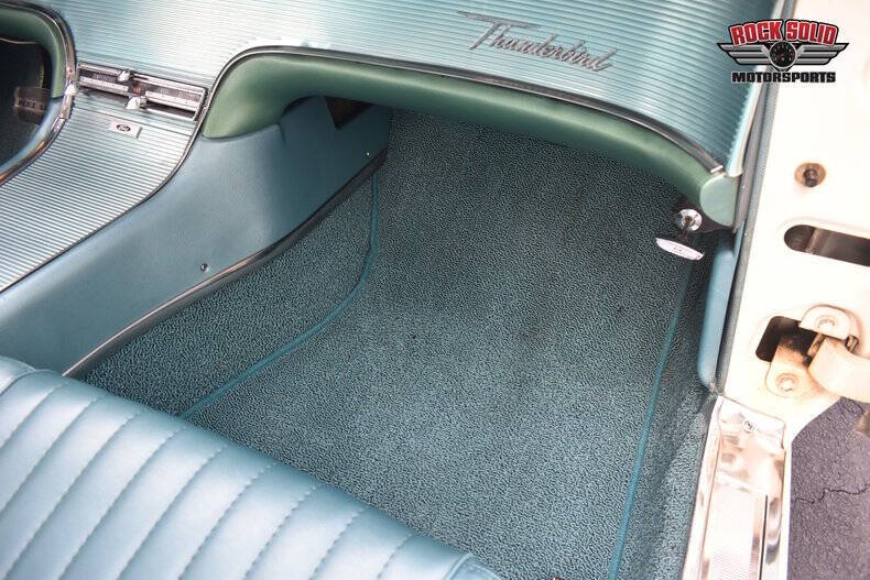 1962 Ford Thunderbird