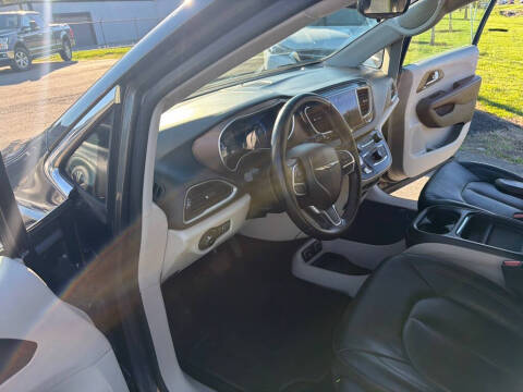 2017 Chrysler Pacifica Touring-L