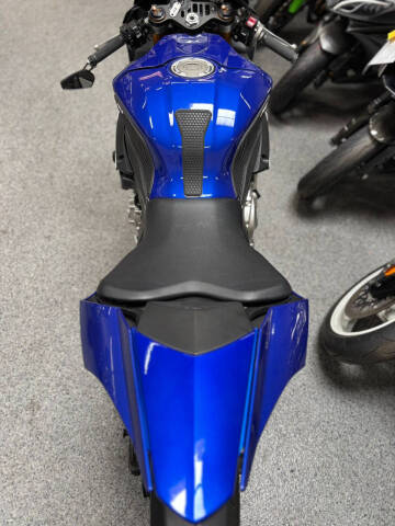2015 Yamaha YZF-R1