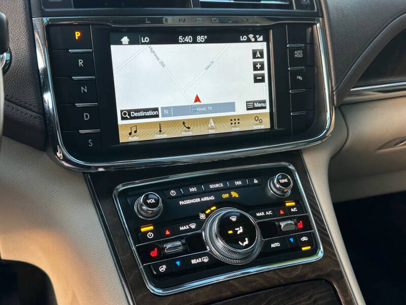 2017 Lincoln Continental Select