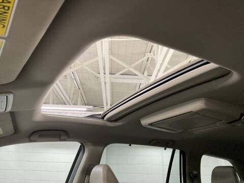 2019 Honda Pilot Touring w/Rear Captain's Chairs