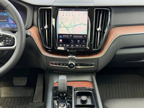 2023 Volvo XC60 B5 Plus Dark Theme
