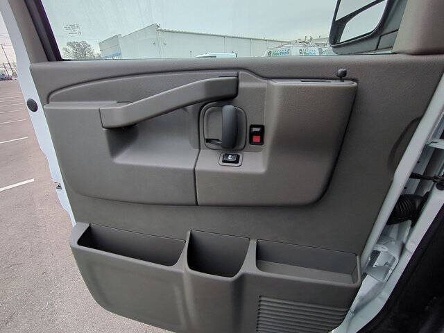 2025 Chevrolet Express 2500