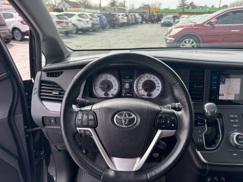 2017 Toyota Sienna SE Premium 8-Passenger