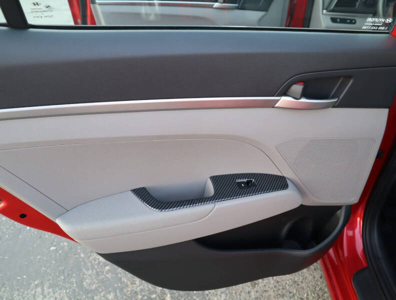 2020 Hyundai Elantra SE