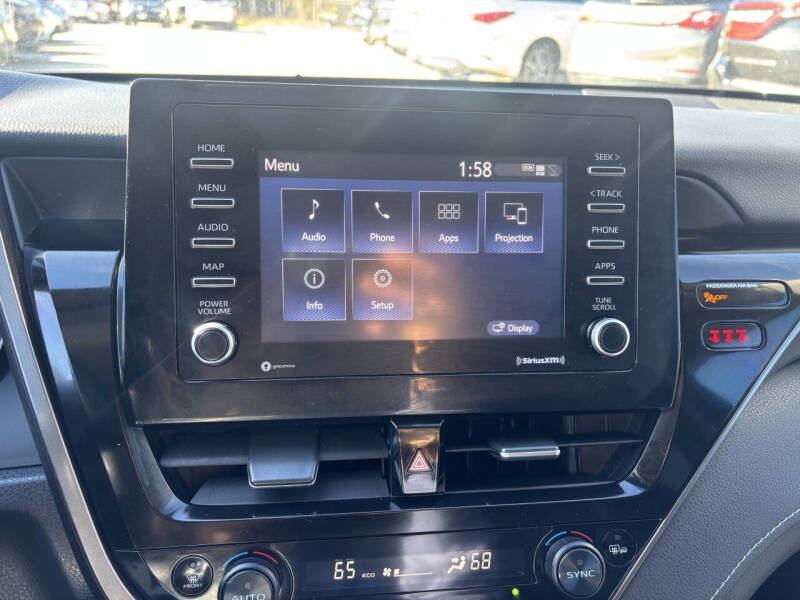 2022 Toyota Camry SE