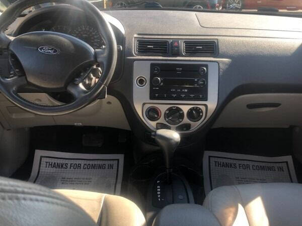 2005 Ford Focus ZX5 SES