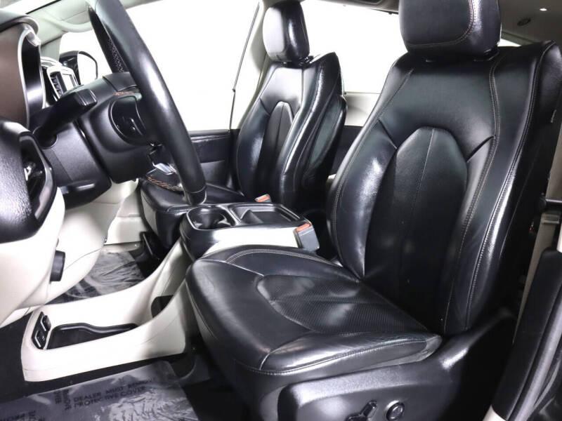 2019 Chrysler Pacifica Touring L