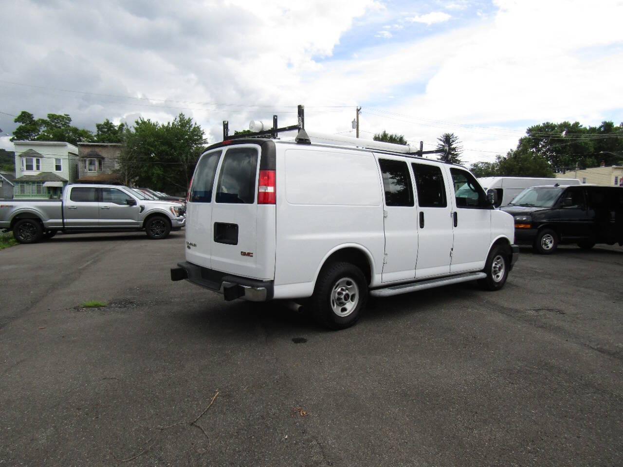 View vehicle photo 6