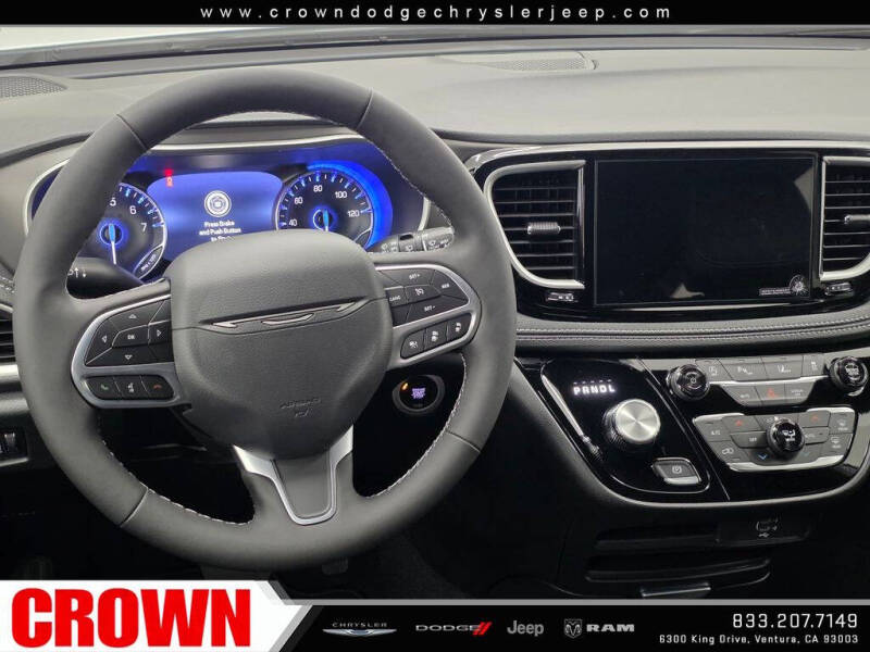 2027 Chrysler Pacifica Select