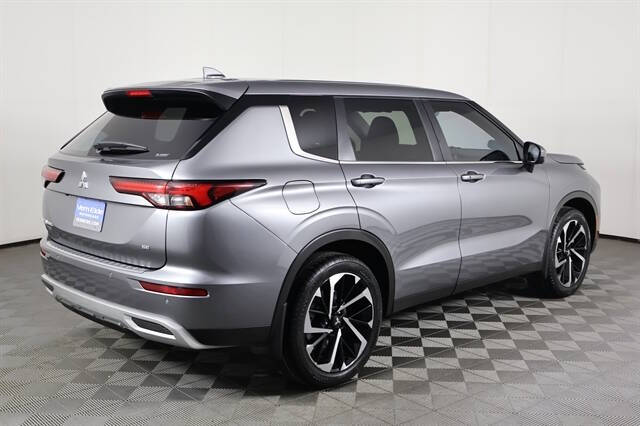 2023 Mitsubishi Outlander SE
