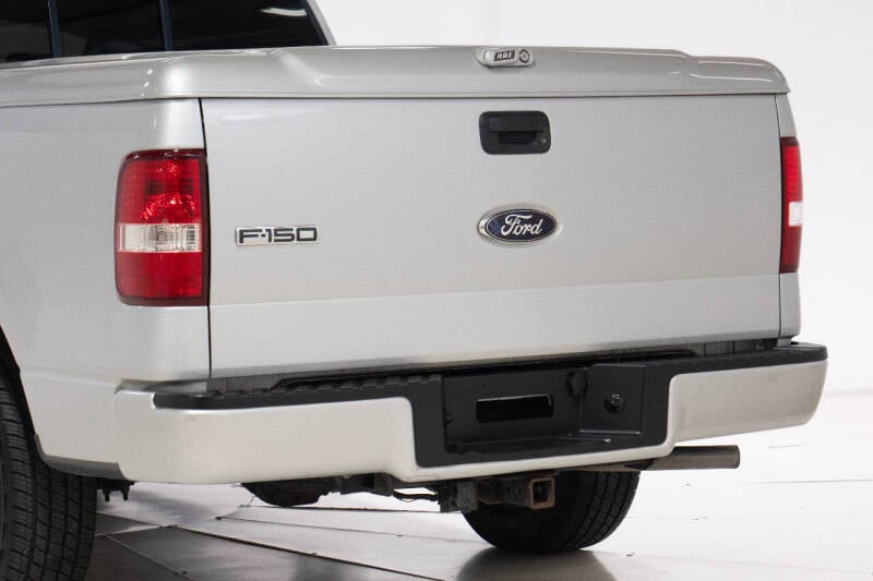 2006 Ford F-150 STX photo 19