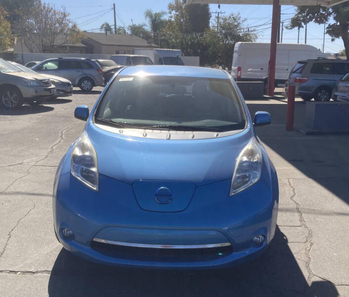 2011 Nissan LEAF SL photo 2