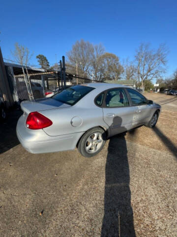 2003 Ford Taurus SE