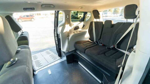 2022 Chrysler Voyager LX