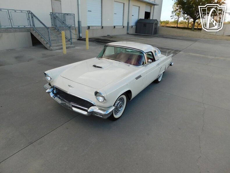 1957 Ford Thunderbird