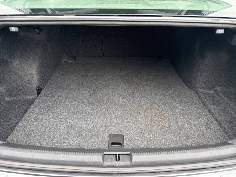 2014 Volkswagen Passat 1.8T Wolfsburg Edition