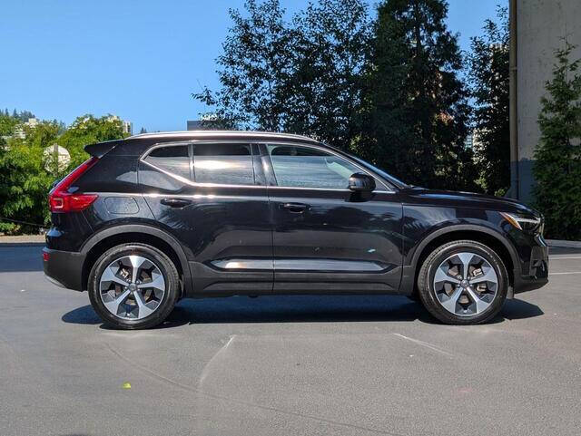 2025 Volvo XC40 B5 Plus Bright Theme