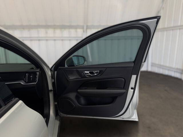 2020 Volvo S60 T5 Momentum