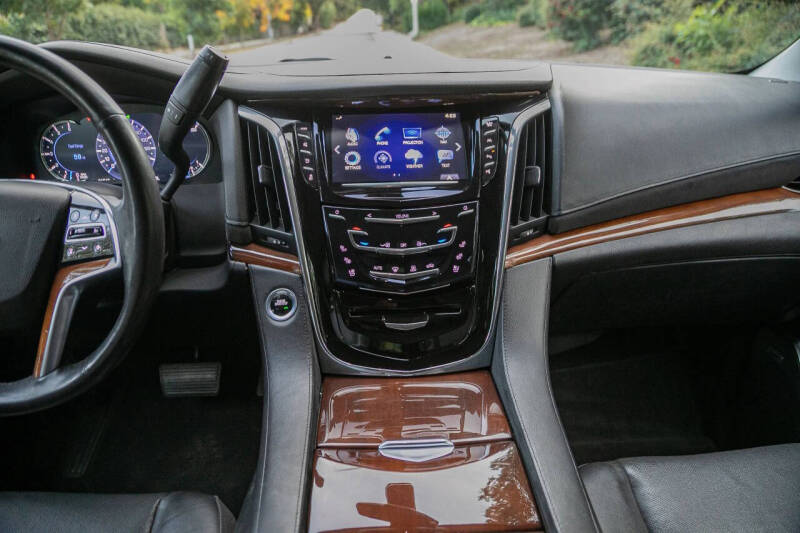 2018 Cadillac Escalade Standard