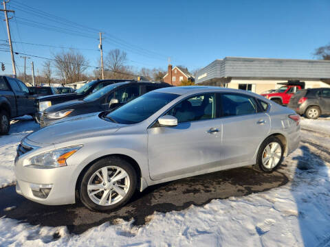 2015 Nissan Altima for sale at COLONIAL AUTO SALES in North Lima OH